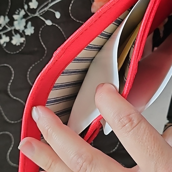 Dooney and Bourke NWT red Saffiano leather wallet - Picture 6 of 7